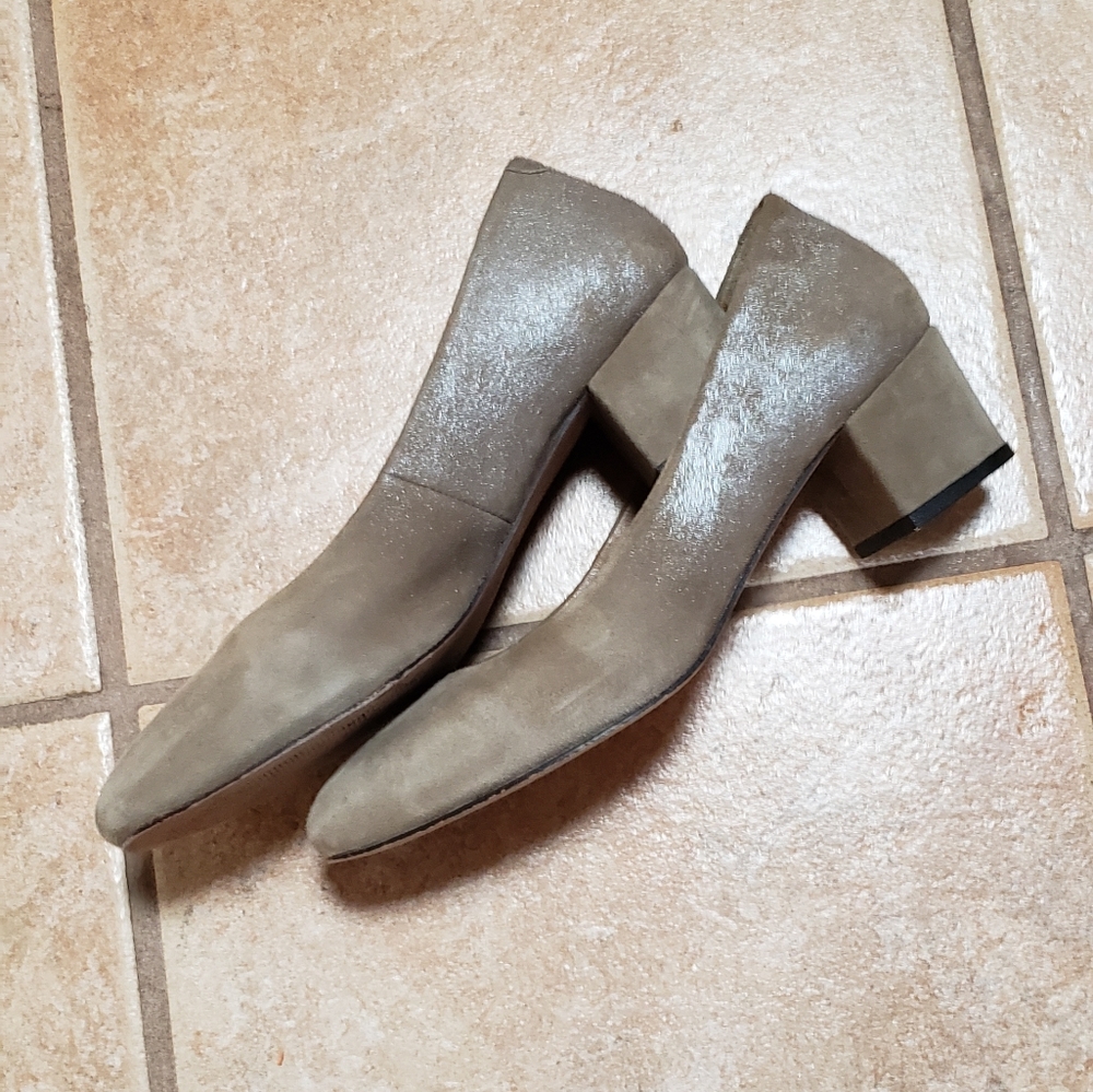 Jasper & Jeera Metallic Suede Pumps